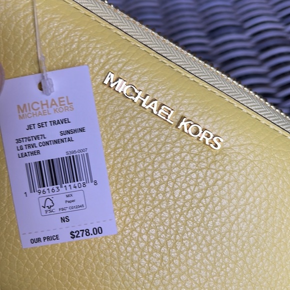 Michael Kors Jet Set Travel Large Travel CONTINENTAL 
Sunshine - Picture 7 of 16